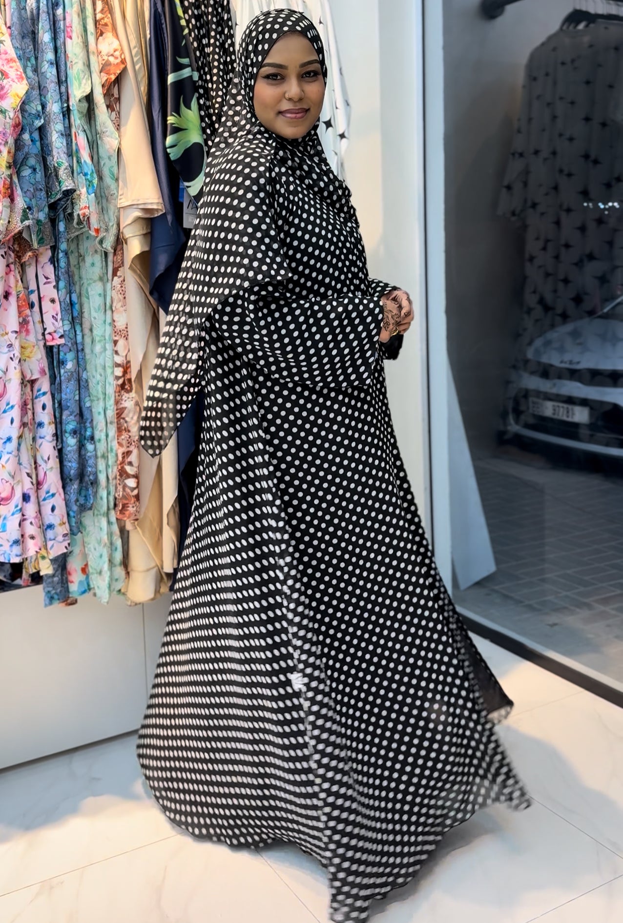 Polka dots abaya