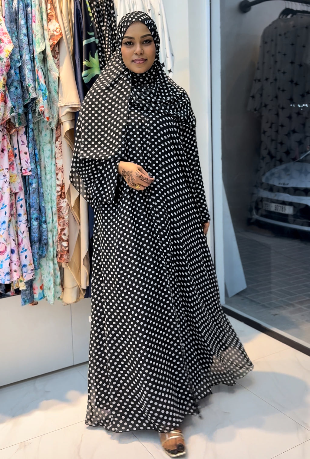 Polka dots abaya